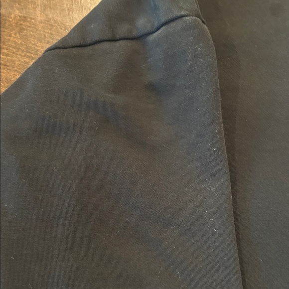 ALO Yoga Black Sweatshirt - Picture 3 of 5